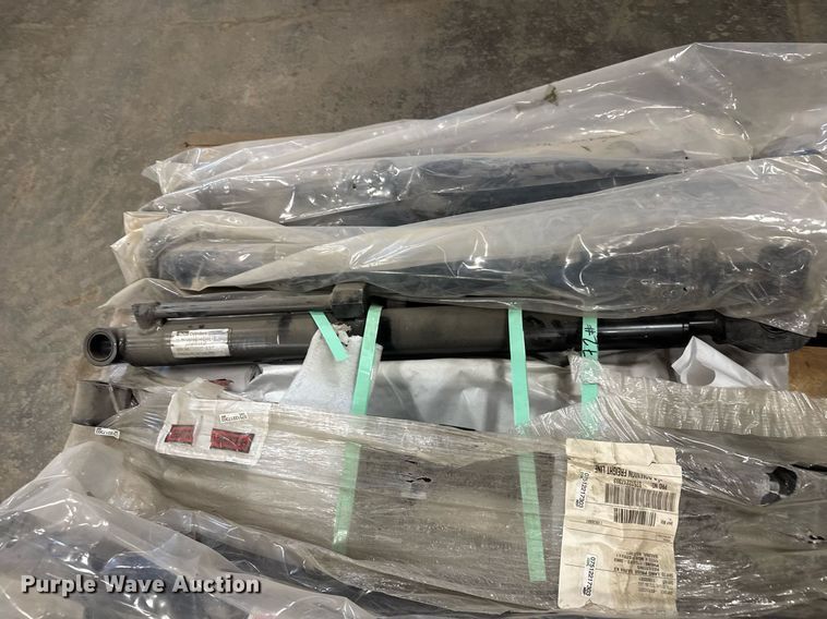 image for item EQ1158 (16) hydraulic cylinders 