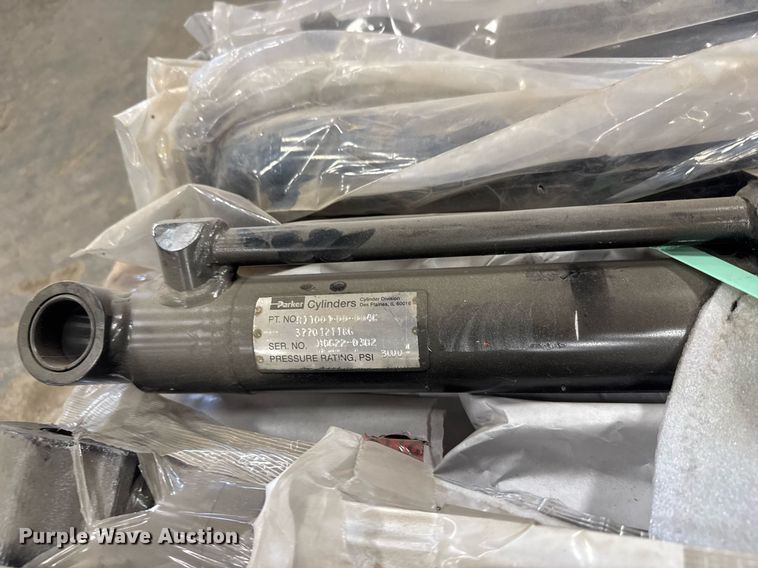 image for item EQ1158 (16) hydraulic cylinders 