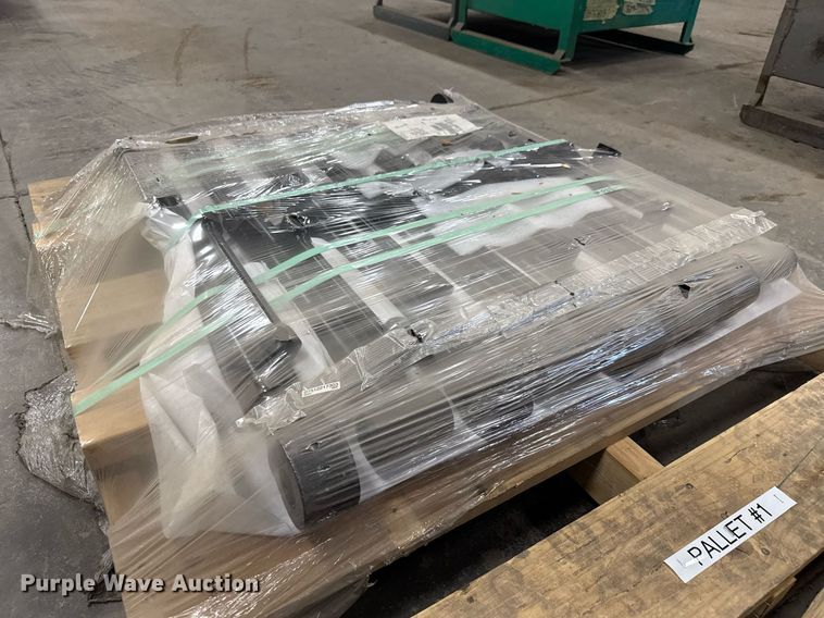 image for item EQ1158 (16) hydraulic cylinders 