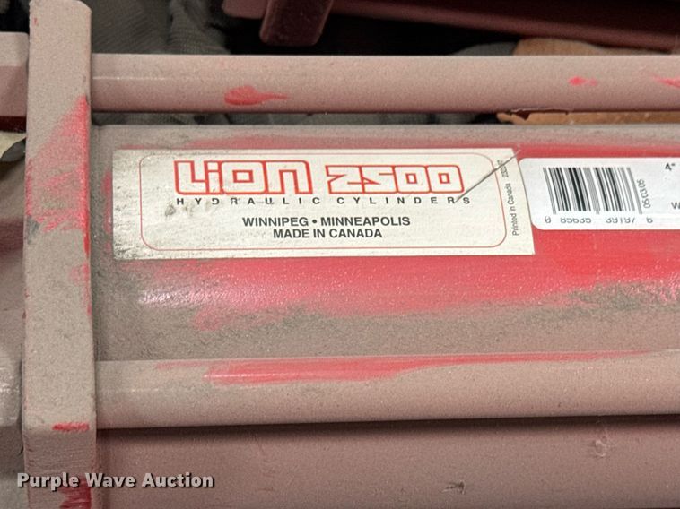 image for item EQ1163 (4) Lion 2500 hydraulic cylinders 