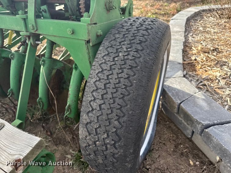 image for item EQ1212 John Deere grain drill