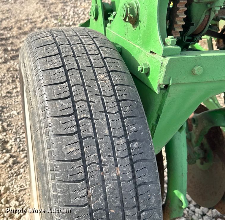 image for item EQ1212 John Deere grain drill