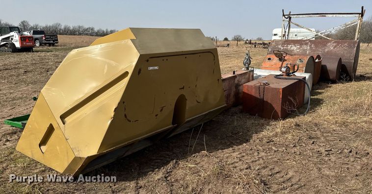 image for item EQ1217 Tanks