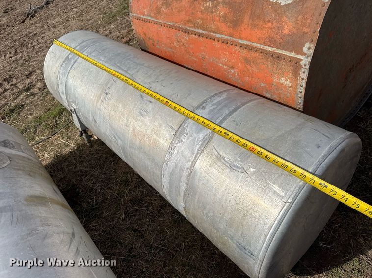 image for item EQ1217 Tanks