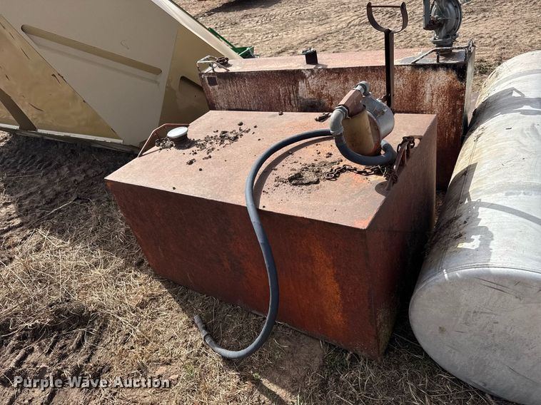 image for item EQ1217 Tanks