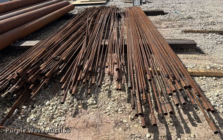 image for item EQ1225 Approximately 210 pieces of sucker rods