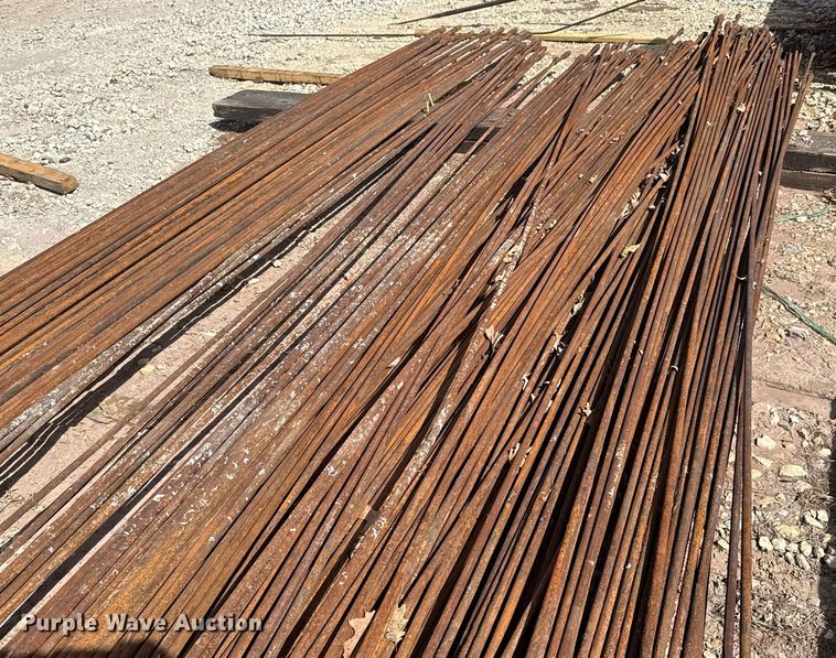 image for item EQ1225 Approximately 210 pieces of sucker rods