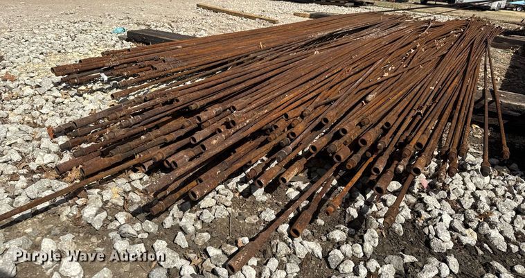 image for item EQ1225 Approximately 210 pieces of sucker rods