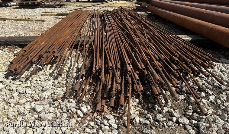 image for item EQ1225 Approximately 210 pieces of sucker rods