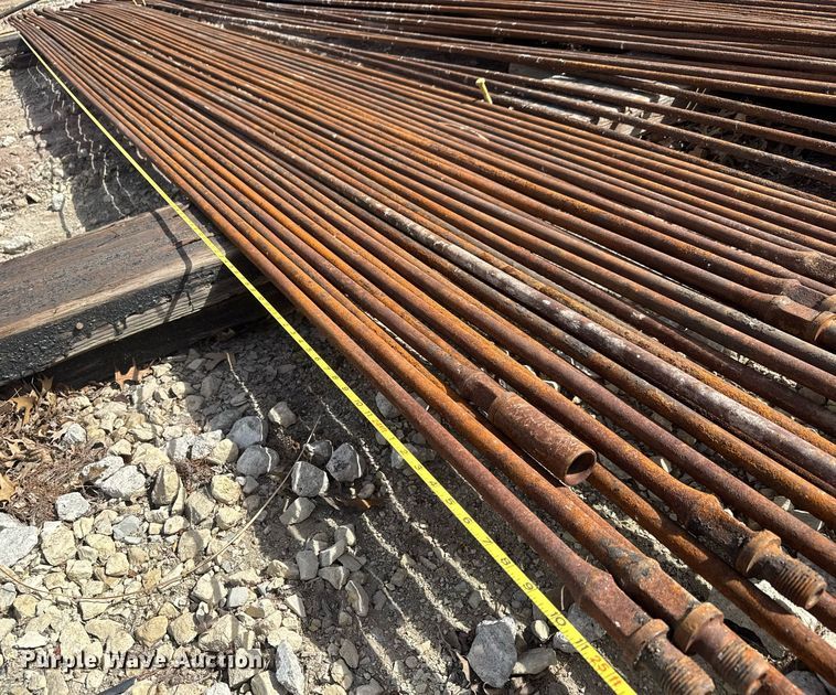 image for item EQ1225 Approximately 210 pieces of sucker rods