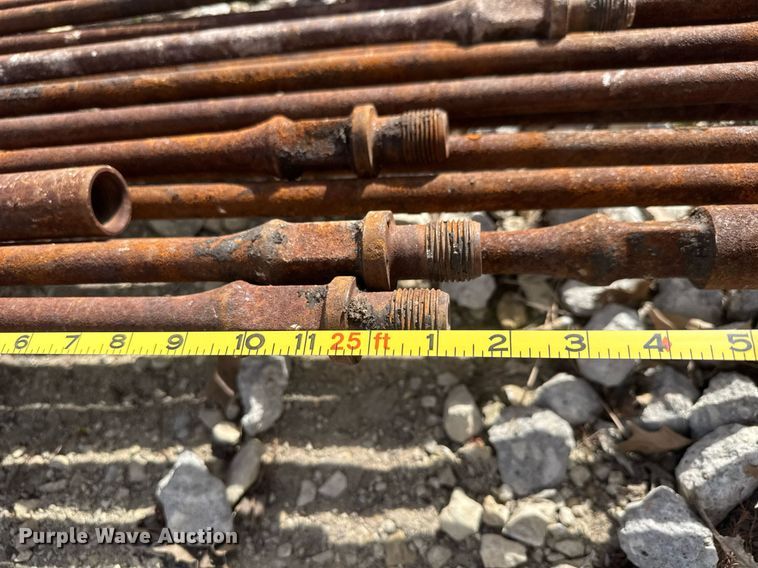 image for item EQ1225 Approximately 210 pieces of sucker rods