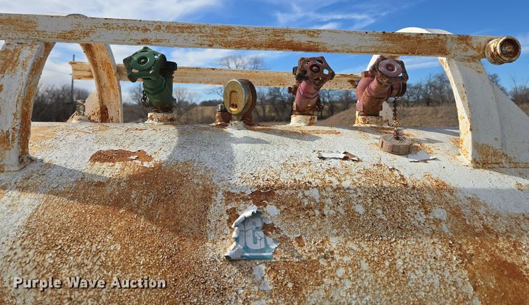 image for item EQ6694 NH3 tank trailer