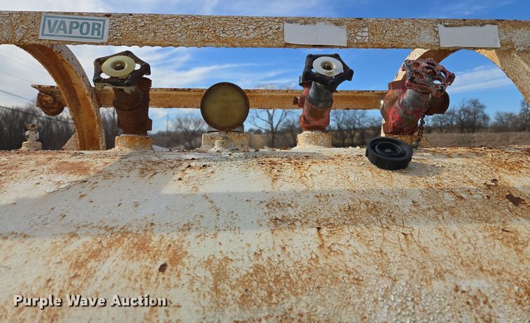 image for item EQ6695 NH3 tank trailer