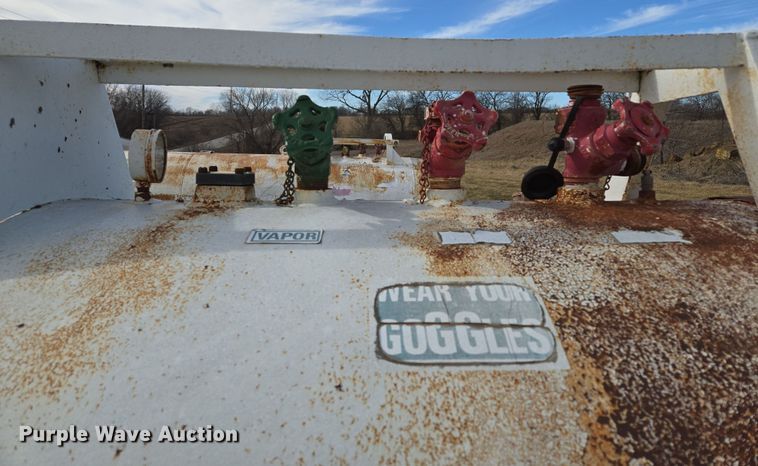 image for item EQ6700 NH3 tank trailer 