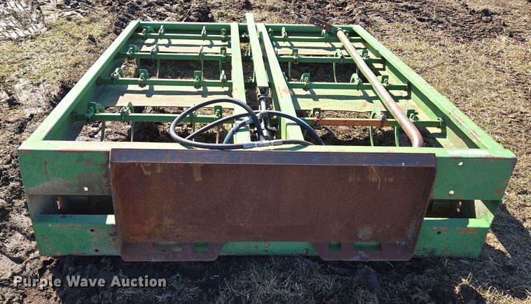 image for item EQ6708 Skid steer bale accumulator grapple