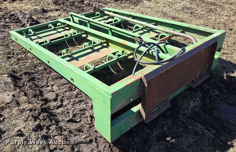 image for item EQ6708 Skid steer bale accumulator grapple