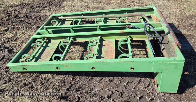 image for item EQ6708 Skid steer bale accumulator grapple