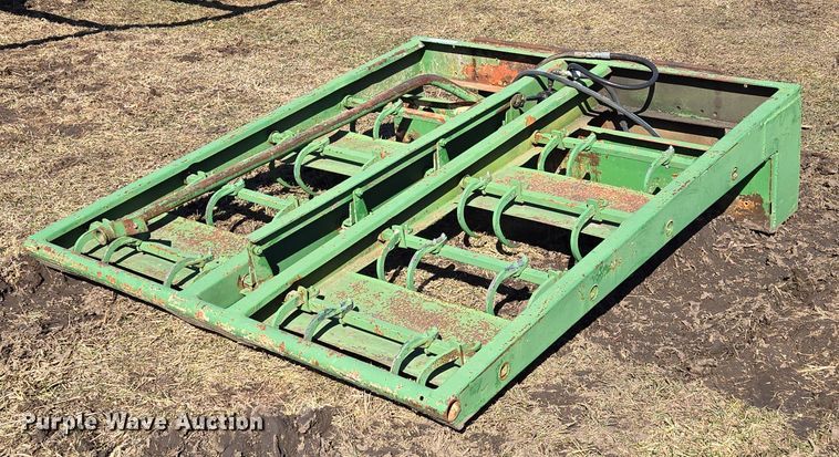 image for item EQ6708 Skid steer bale accumulator grapple