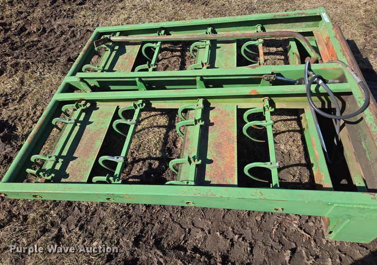 image for item EQ6708 Skid steer bale accumulator grapple