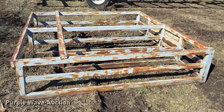 image for item EQ6709 Skid steer square bale accumulator 