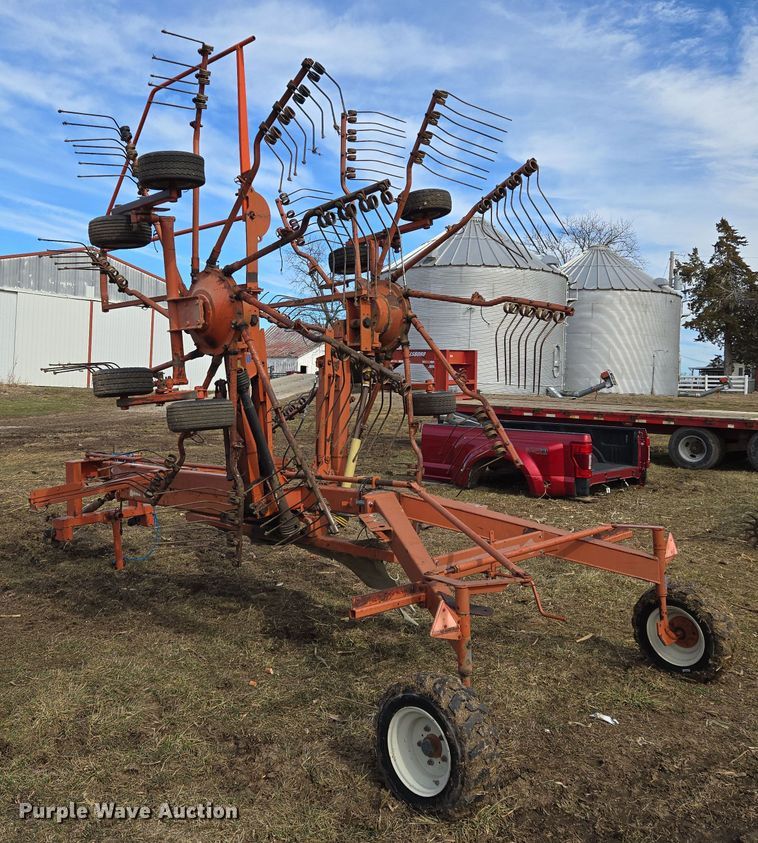 image for item EQ6711 1994 Kuhn  GA7301 rotary hay rake