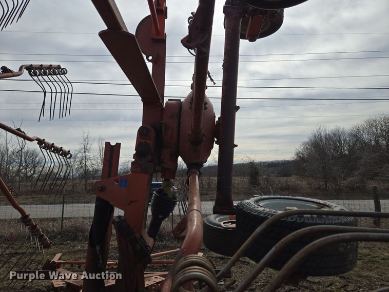 image for item EQ6711 1994 Kuhn  GA7301 rotary hay rake