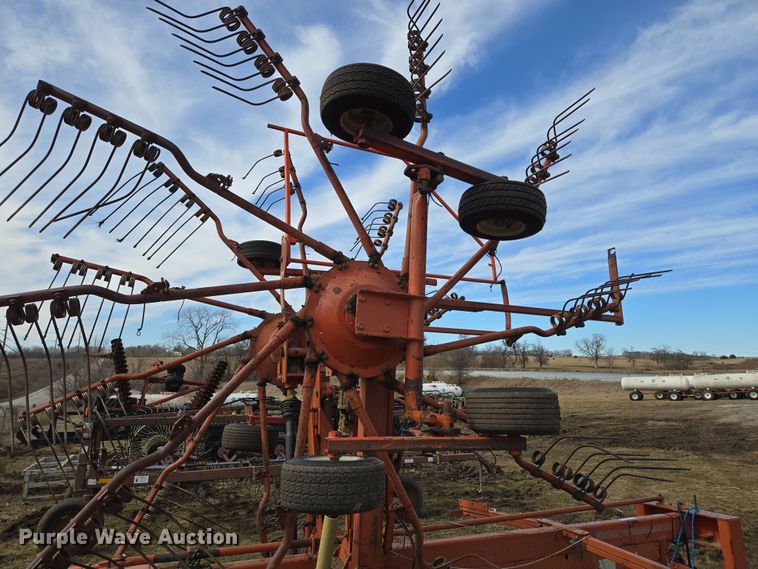image for item EQ6711 1994 Kuhn  GA7301 rotary hay rake