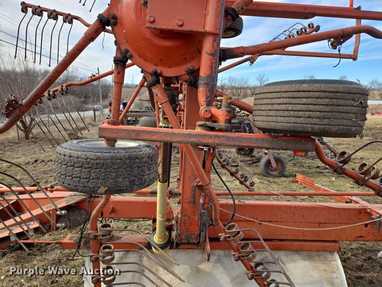 image for item EQ6711 1994 Kuhn  GA7301 rotary hay rake