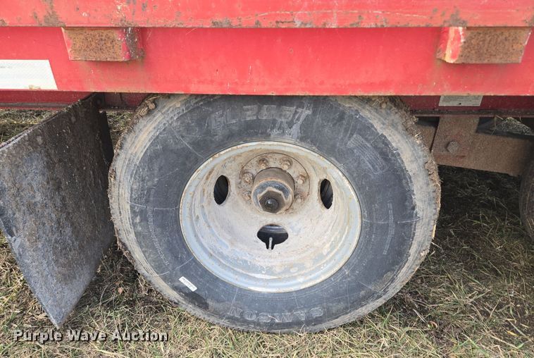 image for item EQ6714 2008 Hillsboro  700 equipment trailer