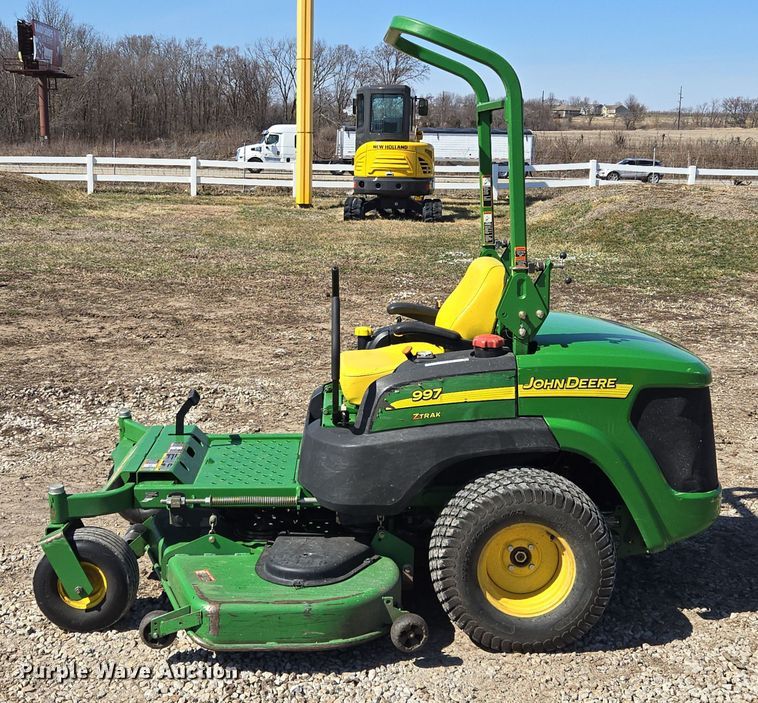 image for item EQ6816 John Deere ZTrak 997 ZTR lawn mower