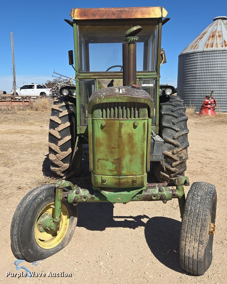 image for item ER8766 1962 John Deere 3010 tractor