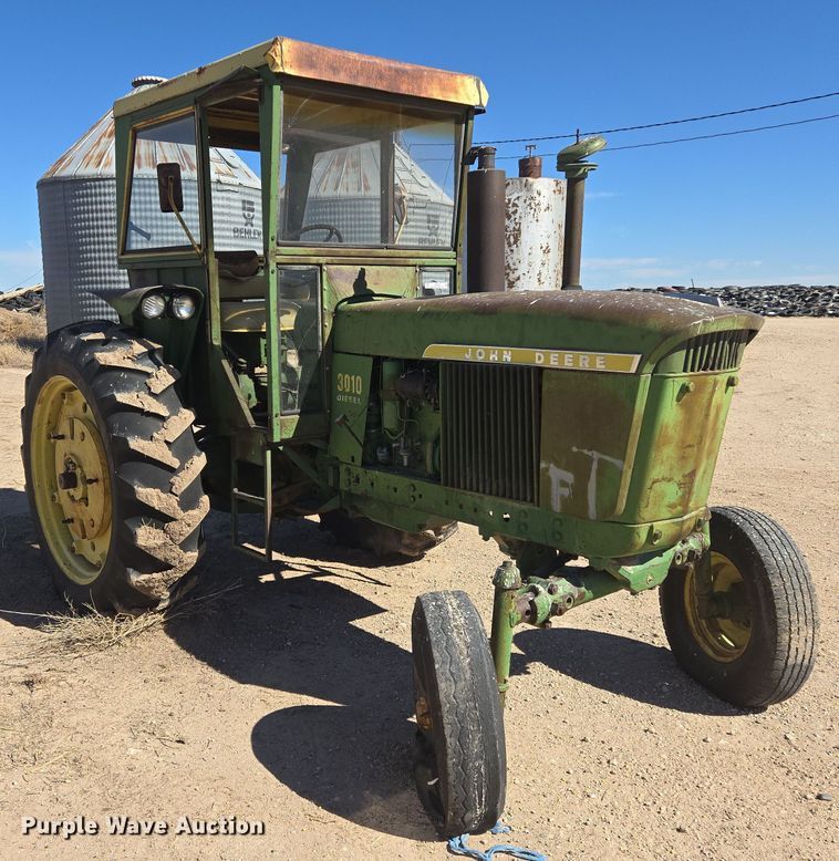 image for item ER8766 1962 John Deere 3010 tractor