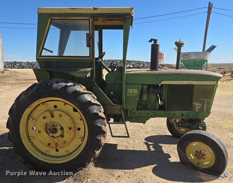 image for item ER8766 1962 John Deere 3010 tractor