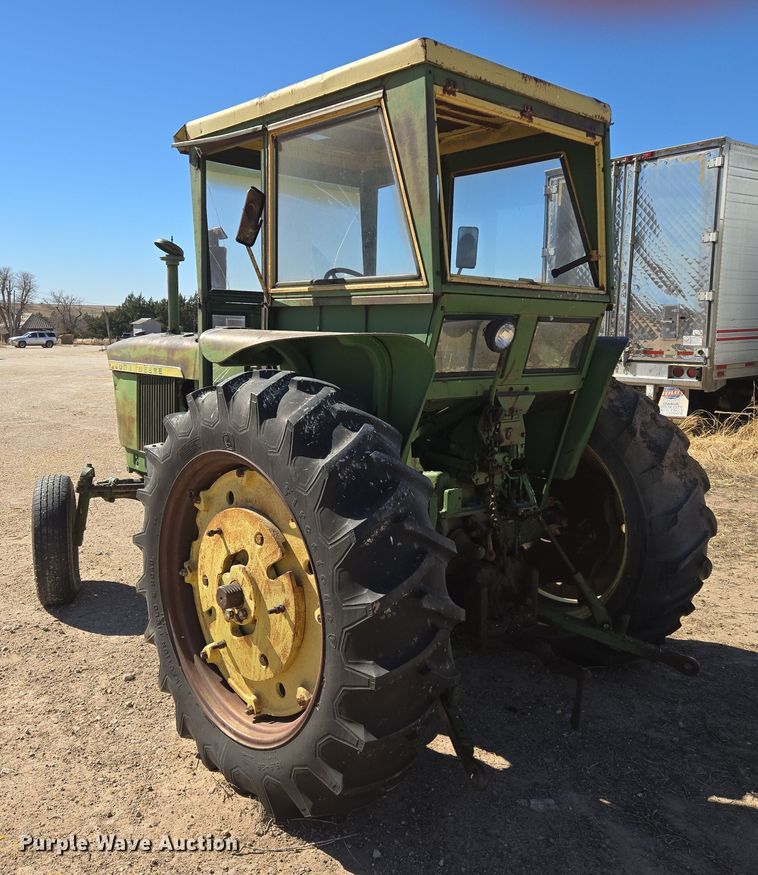 image for item ER8766 1962 John Deere 3010 tractor