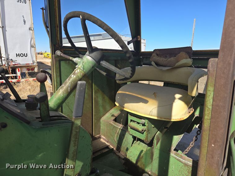 image for item ER8766 1962 John Deere 3010 tractor