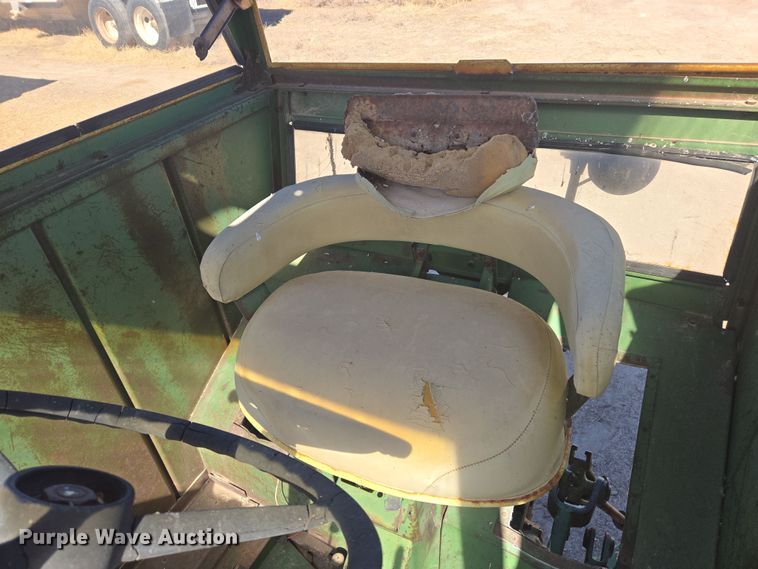 image for item ER8766 1962 John Deere 3010 tractor