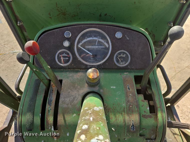 image for item ER8766 1962 John Deere 3010 tractor