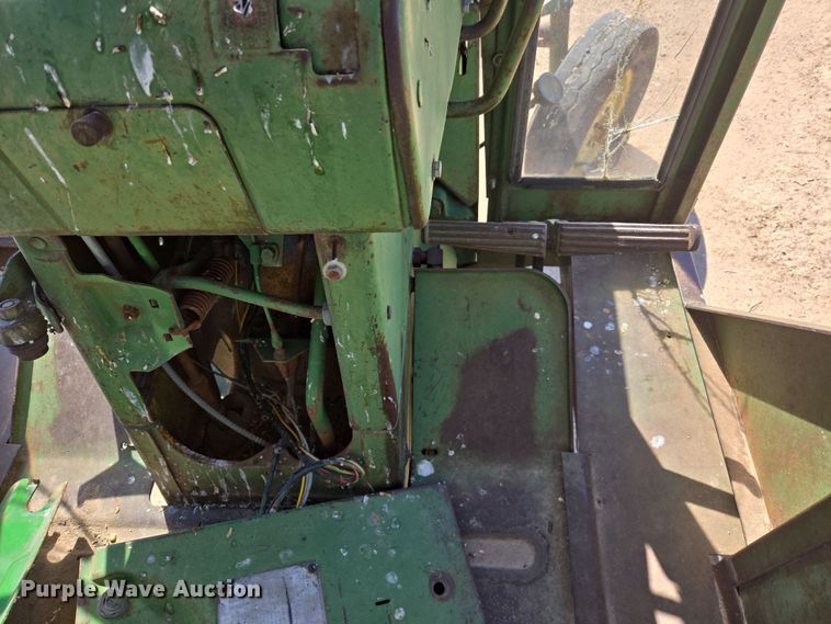 image for item ER8766 1962 John Deere 3010 tractor