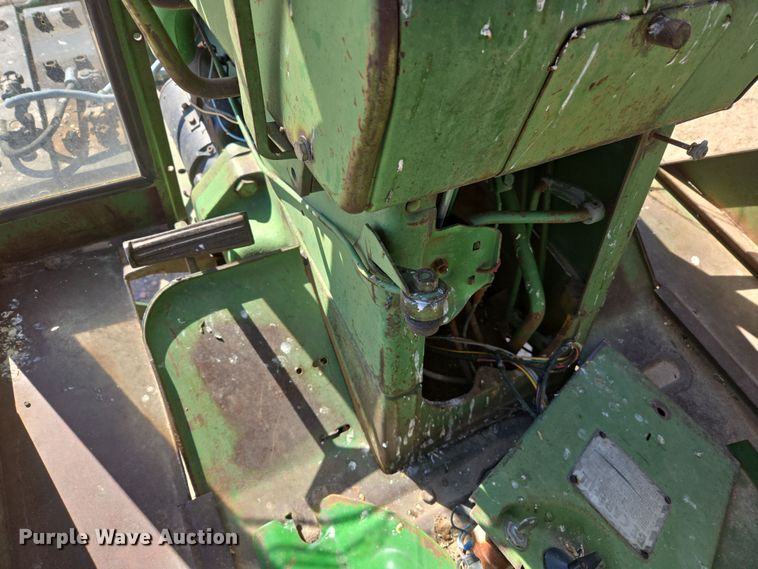 image for item ER8766 1962 John Deere 3010 tractor