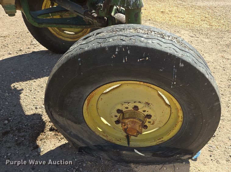 image for item ER8766 1962 John Deere 3010 tractor