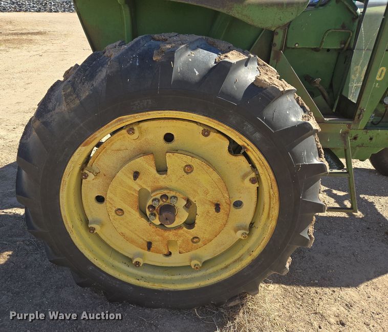 image for item ER8766 1962 John Deere 3010 tractor