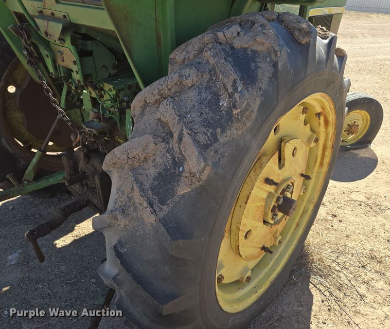 image for item ER8766 1962 John Deere 3010 tractor