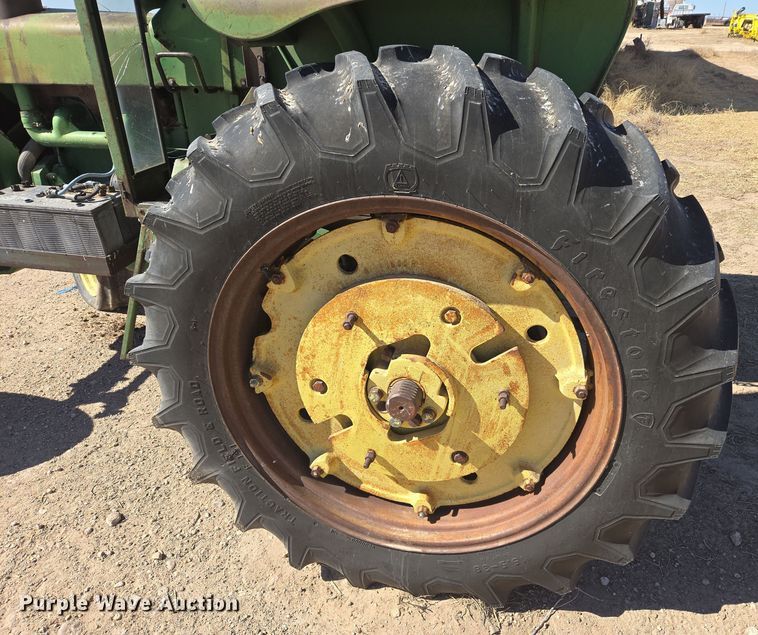 image for item ER8766 1962 John Deere 3010 tractor