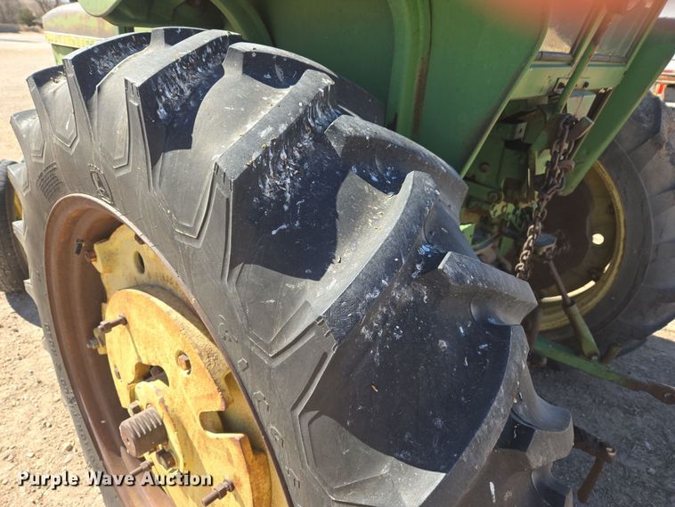 image for item ER8766 1962 John Deere 3010 tractor