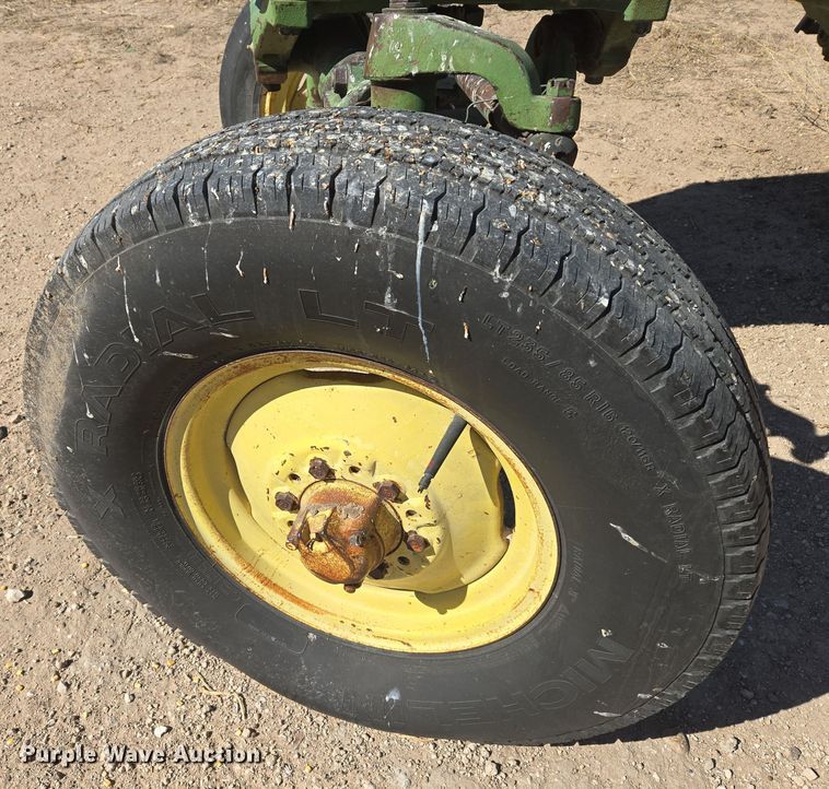 image for item ER8766 1962 John Deere 3010 tractor