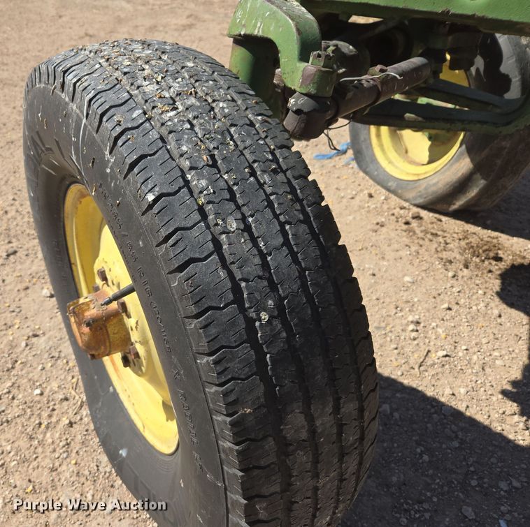 image for item ER8766 1962 John Deere 3010 tractor