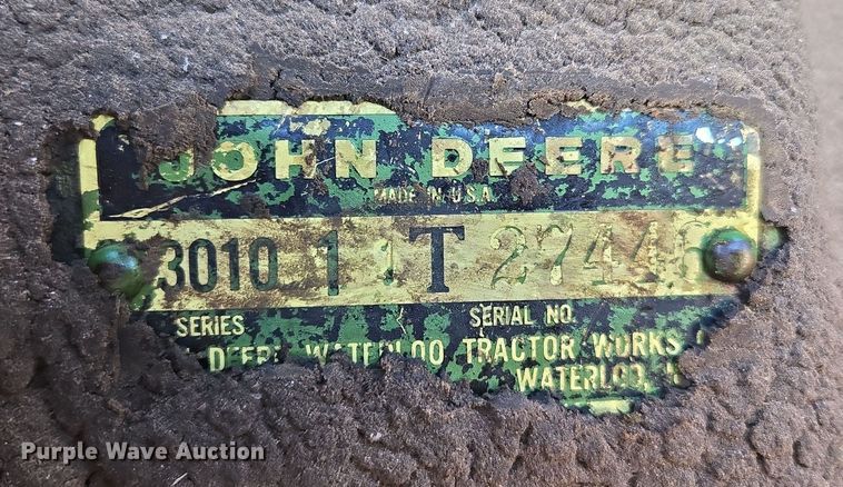 image for item ER8766 1962 John Deere 3010 tractor
