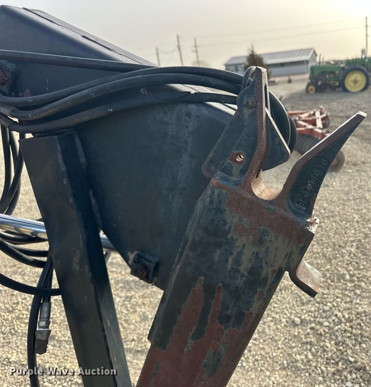 image for item ER8899 Ezee-On 2100 loader