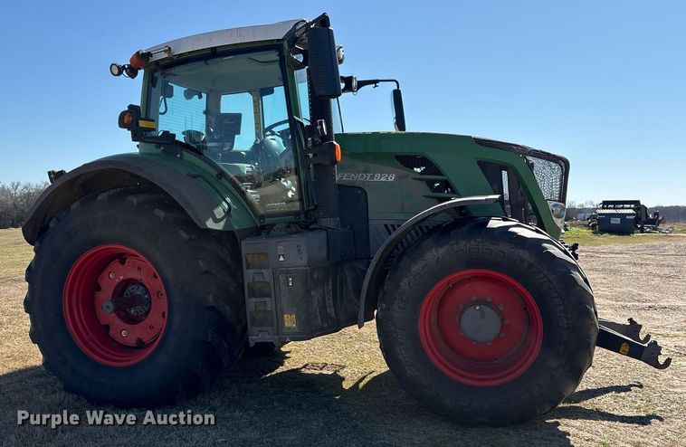 image for item EY9887 2013 Fendt 828 Vario MFWD tractor