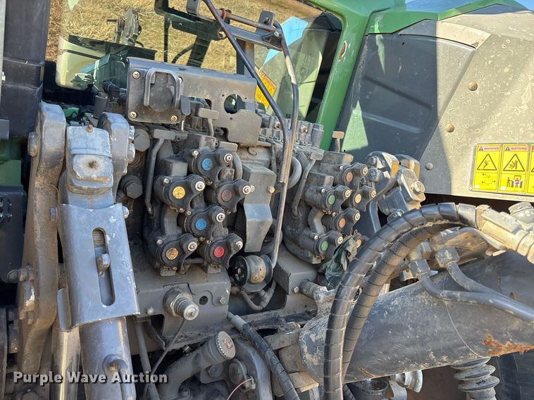 image for item EY9887 2013 Fendt 828 Vario MFWD tractor